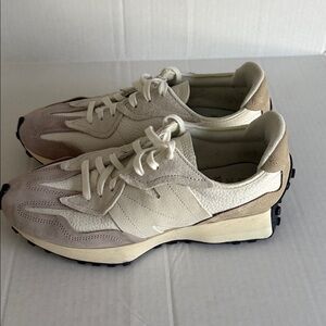 New Balance 327 Casual Sneakers Unisex men’s size 10/women’s Sz 11.5